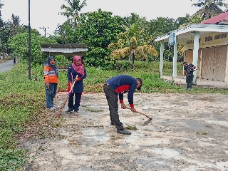 Pemerintah Desa Suka Bandung laksanakan Kegiatan Jumat Bersih